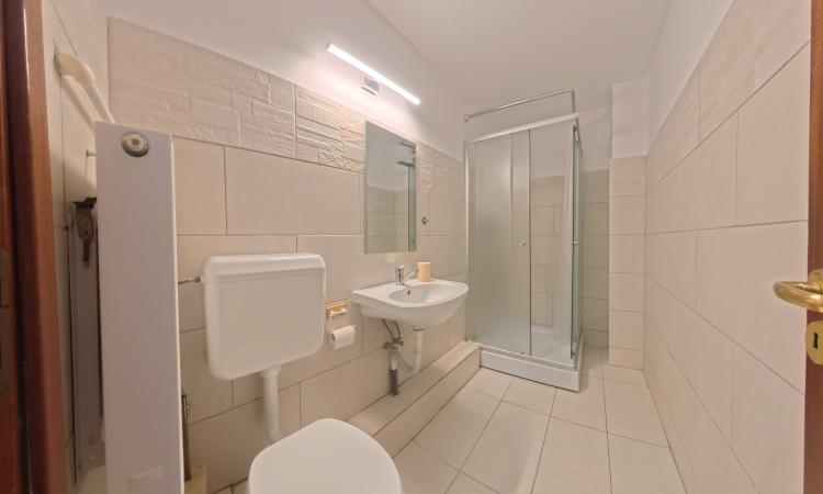 Apartament 3 Camere, B.ul Unirii, Persoana Fizica sau Juridica, Partial Mobilat