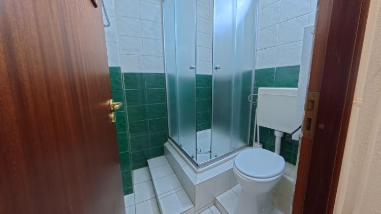 Apartament 3 Camere, B.ul Unirii, Persoana Fizica sau Juridica, Partial Mobilat