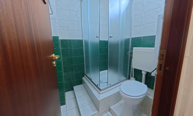Apartament 3 Camere, B.ul Unirii, Persoana Fizica sau Juridica, Partial Mobilat