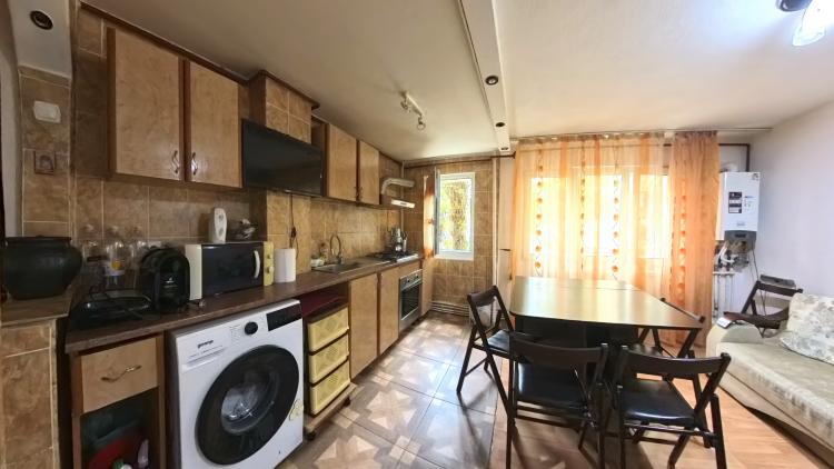 Apartament 3 camere - Piața Bobocica