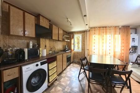 Apartament 3 camere - Piața Bobocica