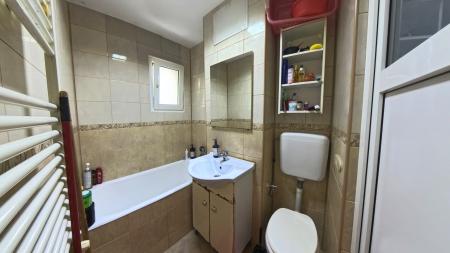 Apartament 3 camere - Piața Bobocica