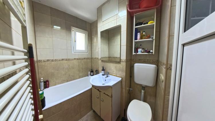 Apartament 3 camere - Piața Bobocica