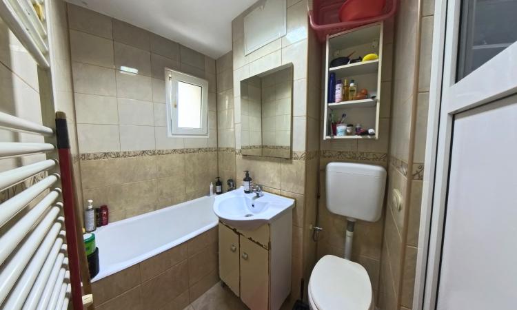 Apartament 3 camere - Piața Bobocica