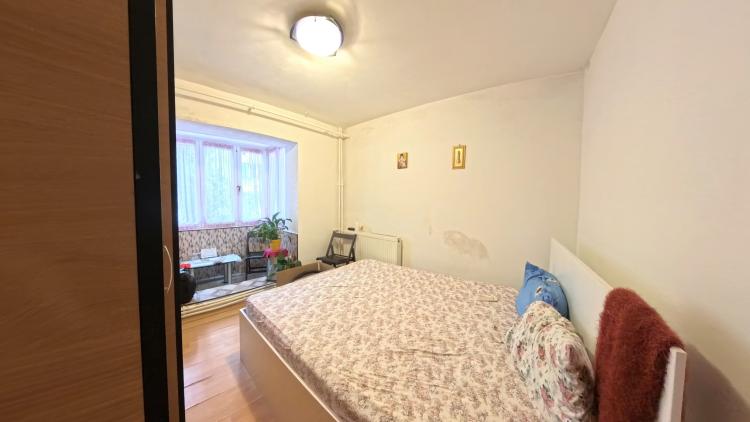 Apartament 3 camere - Piața Bobocica