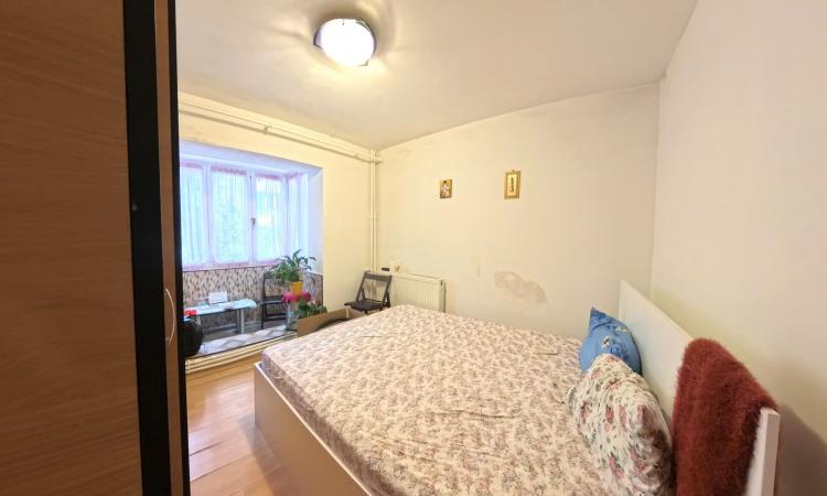 Apartament 3 camere - Piața Bobocica