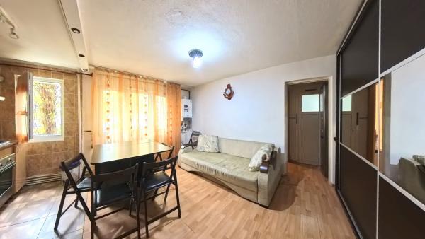 Apartament 3 camere - Piața Bobocica