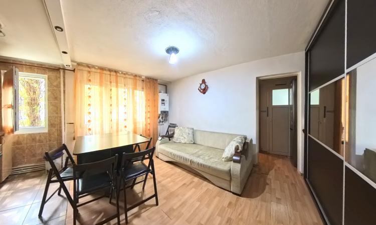 Apartament 3 camere - Piața Bobocica