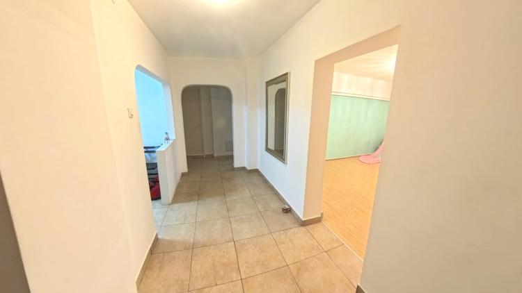 3 Camere, Birouri sau Locuinta, Camera de Comert, Disponibil si Nemobilat