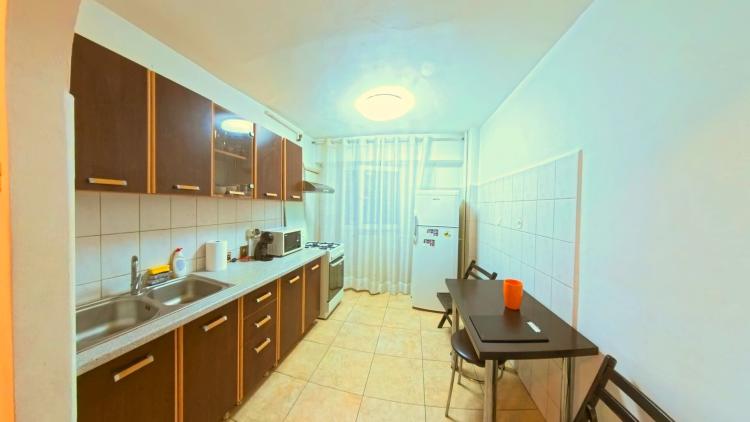 3 Camere, Birouri sau Locuinta, Camera de Comert, Disponibil si Nemobilat