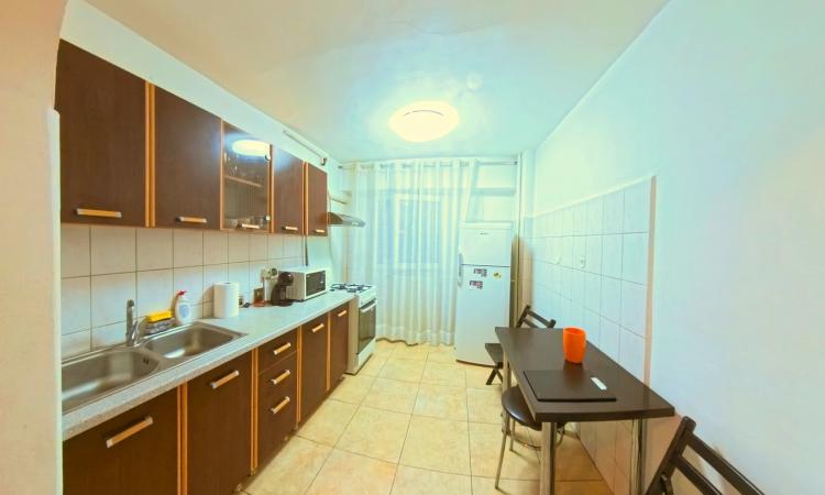 3 Camere, Birouri sau Locuinta, Camera de Comert, Disponibil si Nemobilat