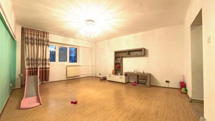 3 Camere, Birouri, Camera de Comert, Disponibil Nemobilat