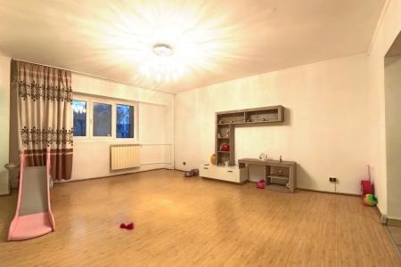 3 Camere, Birouri, Camera de Comert, Disponibil Nemobilat