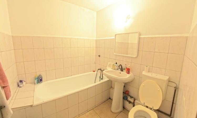 3 Camere, Birouri, Camera de Comert, Disponibil Nemobilat