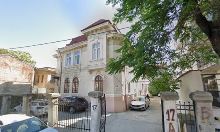 Apartament Parter in Vila, 4 Camere, Birouri si Firme, B.dul Unirii