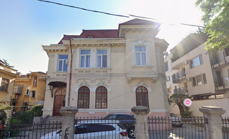 Apartament Parter in Vila, 4 Camere, Birouri si Firme, B.dul Unirii