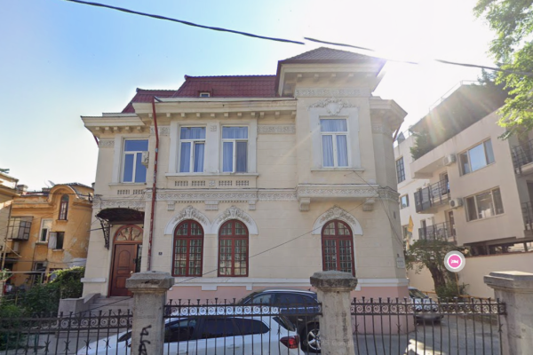 Apartament Parter in Vila, 4 Camere, Birouri si Firme, B.dul Unirii