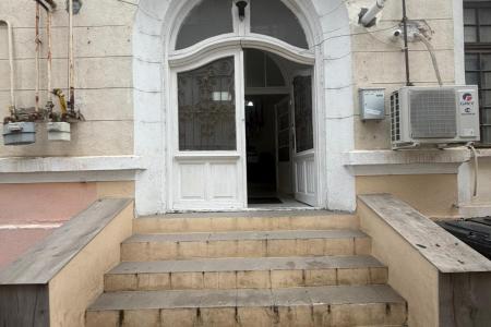 Apartament Parter in Vila, 4 Camere, Birouri si Firme, B.dul Unirii