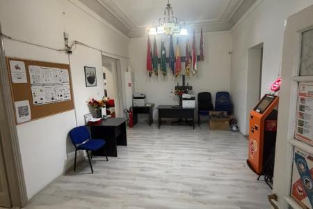 Apartament Parter in Vila, 4 Camere, Birouri si Firme, B.dul Unirii
