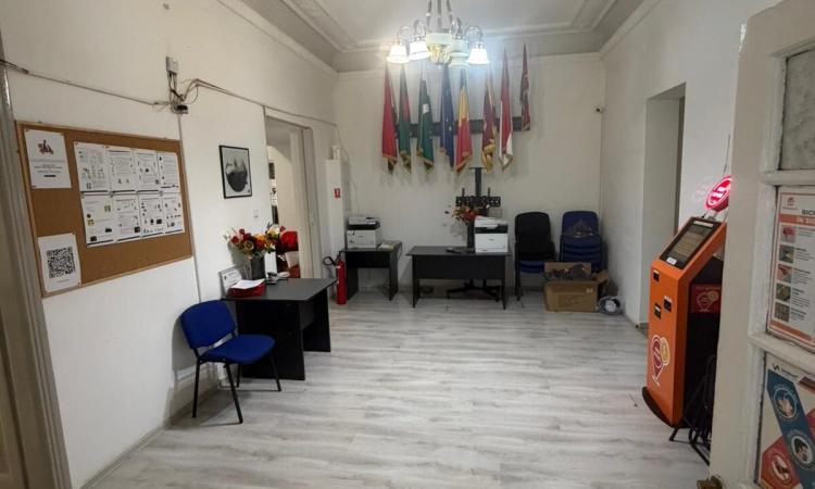 Apartament Parter in Vila, 4 Camere, Birouri si Firme, B.dul Unirii