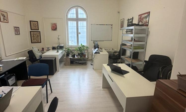 Apartament Parter in Vila, 4 Camere, Birouri si Firme, B.dul Unirii