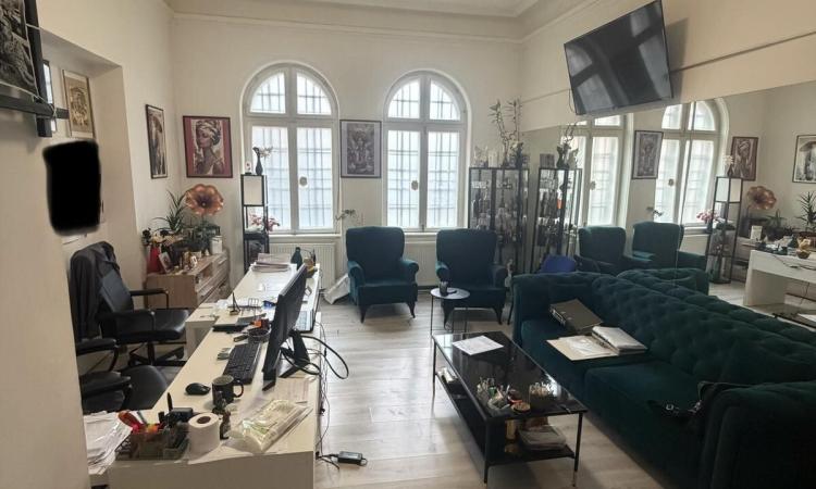 Apartament Parter in Vila, 4 Camere, Birouri si Firme, B.dul Unirii