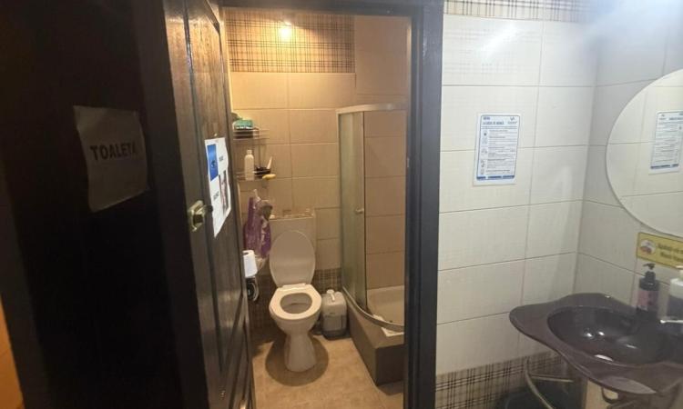 Apartament Parter in Vila, 4 Camere, Birouri si Firme, B.dul Unirii