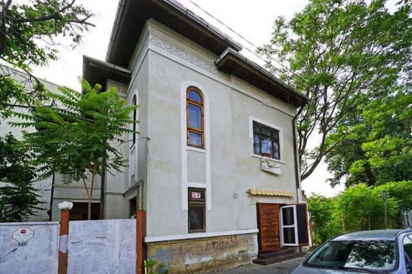 Vila Interbelica cu Etaj si Mansarda, Splaiul Unirii, Vanzare sau Chirie Parter