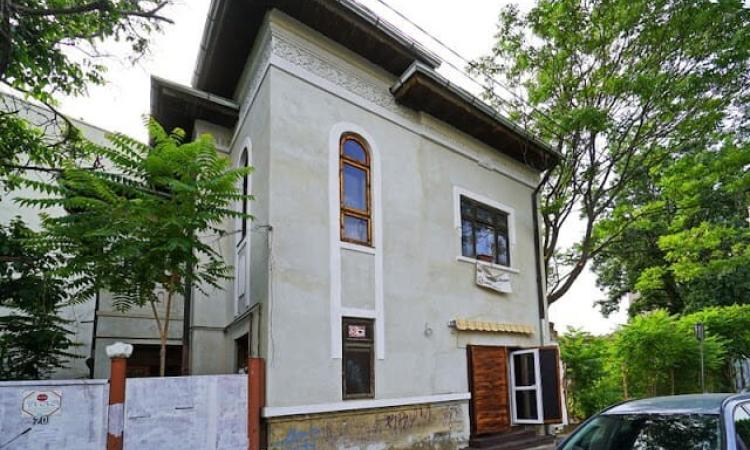 Vila Interbelica cu Etaj si Mansarda, Splaiul Unirii, Vanzare sau Chirie Parter