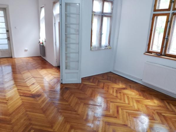 Vila Interbelica cu Etaj si Mansarda, Splaiul Unirii, Vanzare sau Chirie Parter