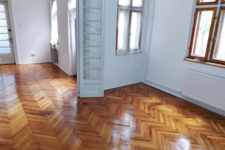 Vila Interbelica cu Etaj si Mansarda, Splaiul Unirii, Vanzare sau Chirie Parter