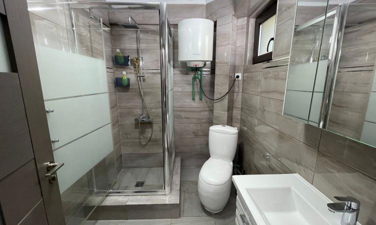 Casa Complet mobilata, ZonaTraian, Locuinta sau Birou, Curte Proprie mare