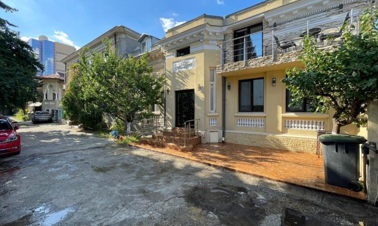 Casa Complet mobilata, ZonaTraian, Locuinta sau Birou, Curte Proprie mare