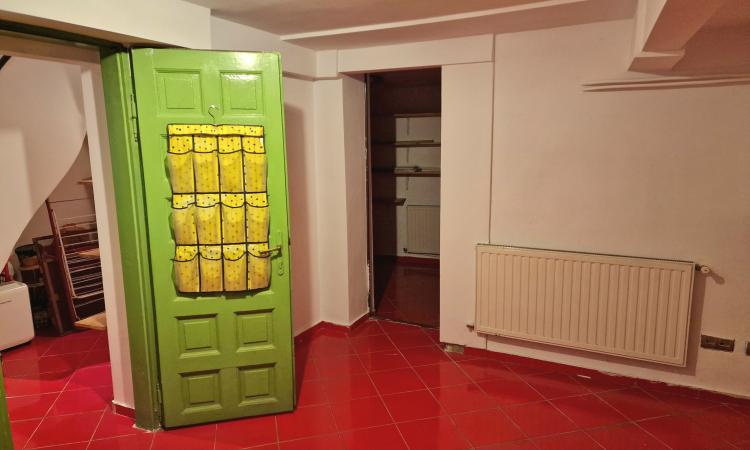 Vila curte proprie, Alba Iulia, 7 Camere, Mobilata