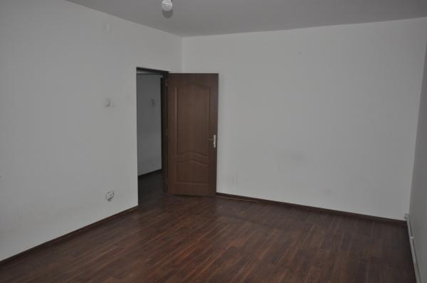Apartament 3 camere in zona Auchan Vitan 74mp