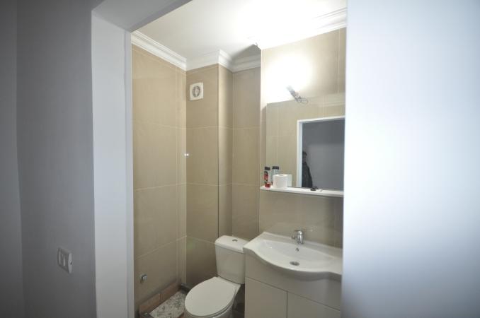 Decomandat, renovat complet, 52mp, Dambovila