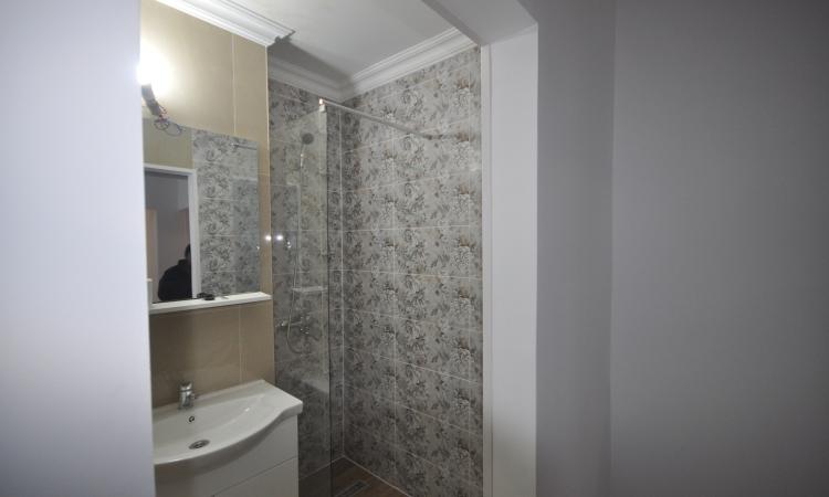 Decomandat, renovat complet, 52mp, Dambovila