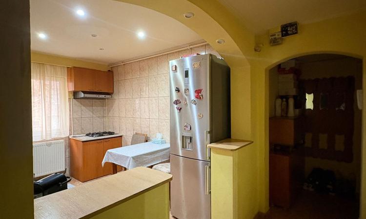2 camere decomandat, etaj 2, zona Modern