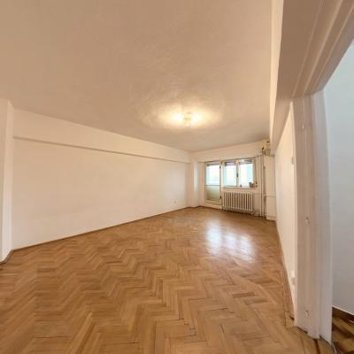4 Camere - Nemobilat - Catedrala Nationala