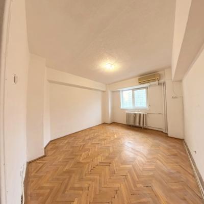 4 Camere - Nemobilat - Catedrala Nationala