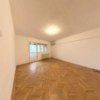 4 Camere - Nemobilat - Catedrala Nationala