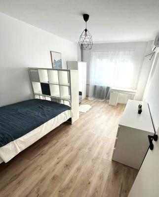 Vanzare Garsoniera Renovata, Mobilata si Utilata, Tineretului