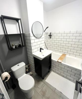 Vanzare Garsoniera Renovata, Mobilata si Utilata, Tineretului