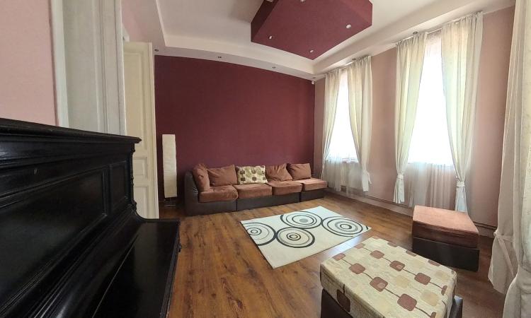 Vanzare apartament 3 camere in vila, Piata Regina Maria