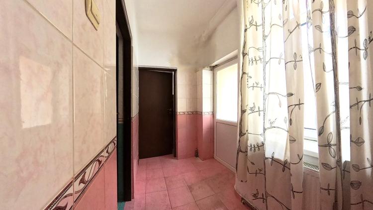 Vanzare apartament 3 camere in vila, Piata  Regina Maria