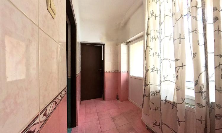 Vanzare apartament 3 camere in vila, Piata Regina Maria
