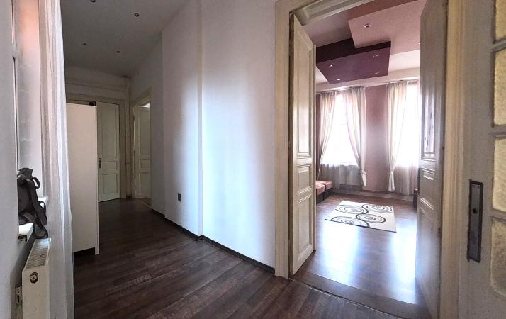 Vanzare apartament 3 camere in vila, Piata  Regina Maria