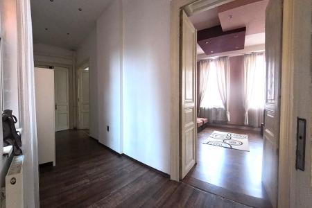 Vanzare apartament 3 camere in vila, Piata Regina Maria
