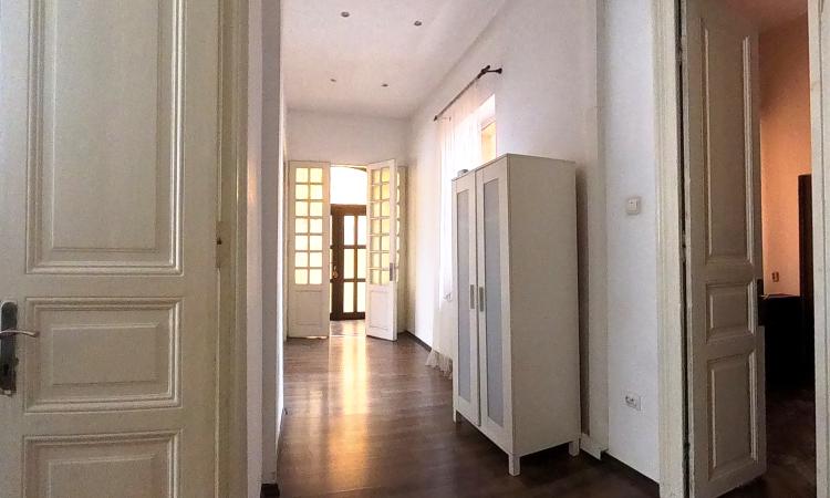 Vanzare apartament 3 camere in vila, Piata Regina Maria