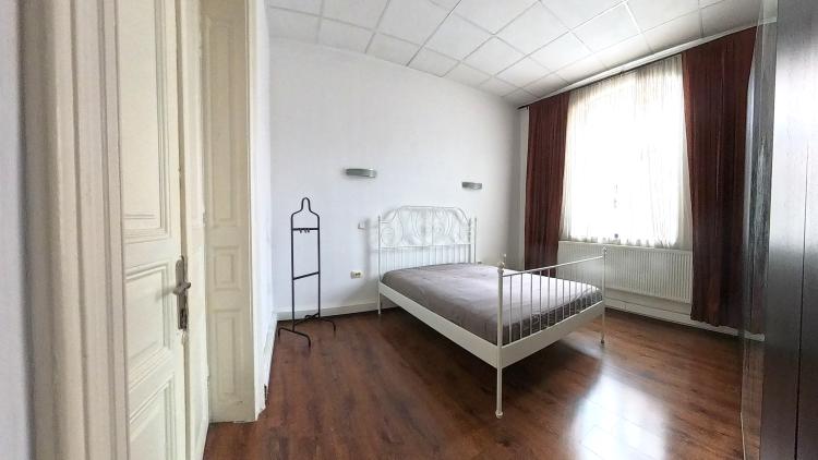 Vanzare apartament 3 camere in vila, Piata  Regina Maria